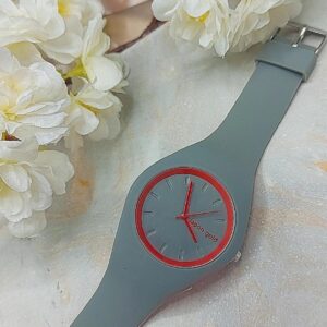 ساعت مچی عقربه ای زنانه طرح آیس بند سیلیکون (رنگ طوسی-قرمز) کد1857