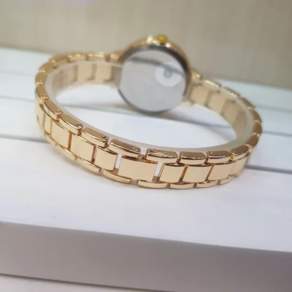 ساعت مچی عقربه ای زنانه مدل نگین‌دار ظریف کد 18 کدm5985