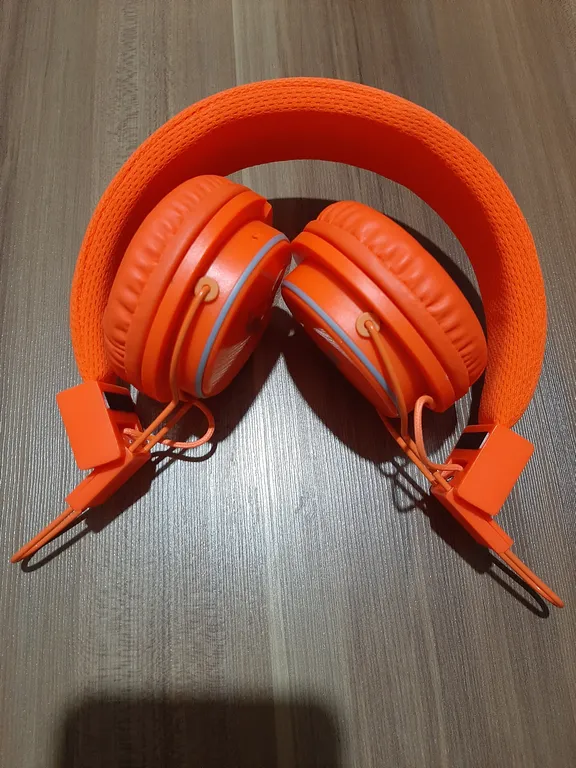 هدفون بلوتوثی نیا مدل Q8-851S بدون قابلیت نویز کنسلینگ، درگاه شارژ Micro USB، دارای کنترلکننده صدا و مکالمه کد m23398
